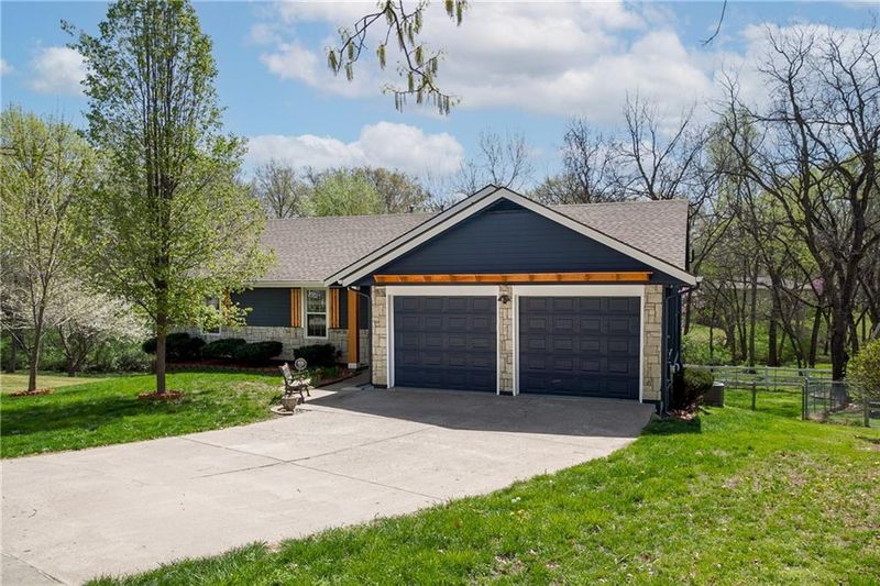 205 NW 79th Ter, Kansas City, MO 64118