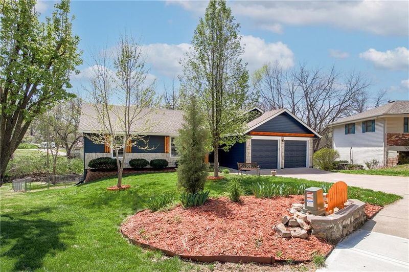 205 NW 79th Ter, Kansas City, MO 64118
