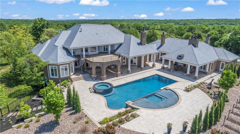 8835 W 175th St, Overland Park, KS 66221