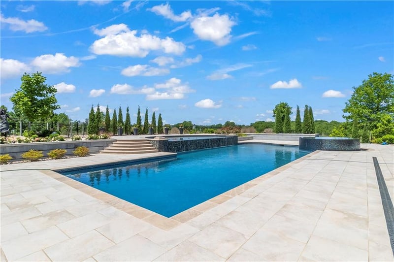 8835 W 175th St, Overland Park, KS 66221