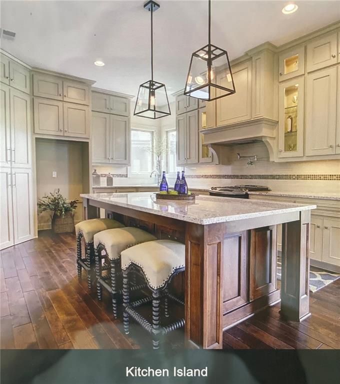 18485 Mohawk Ln, Overland Park, KS 66085
