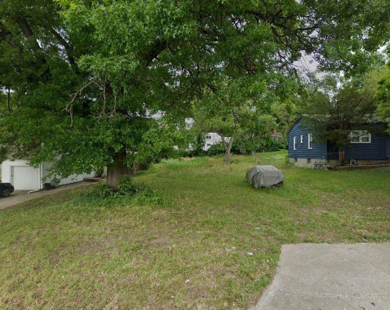 8404 Holmes Rd, Kansas City, MO 64131
