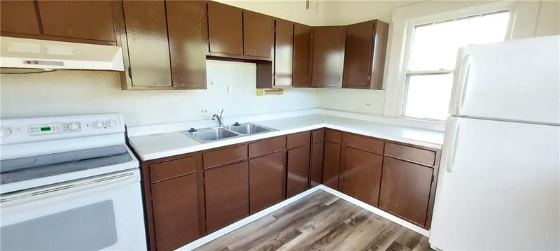 439 E 20th St, Pittsburg, KS 66762