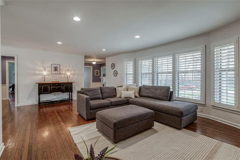 1236 W 68th Ter, Kansas City, MO 64113