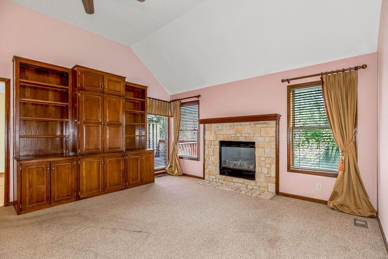 6809 W 156th Ter, Overland Park, KS 66223