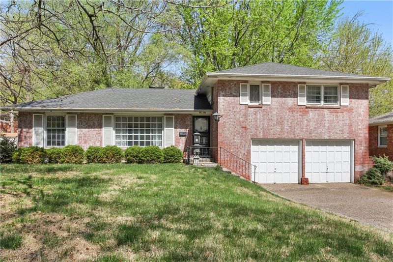 9316 Grant Dr, Overland Park, KS 66212