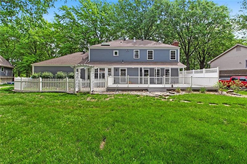 10110 Hardy Dr, Overland Park, KS 66212