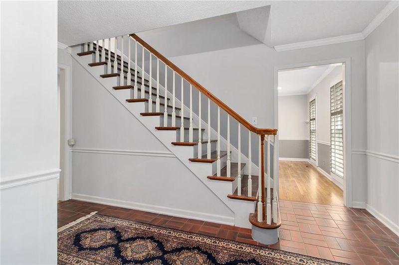 10110 Hardy Dr, Overland Park, KS 66212