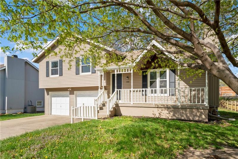 10452 N Cherry Dr, Kansas City, MO 64155