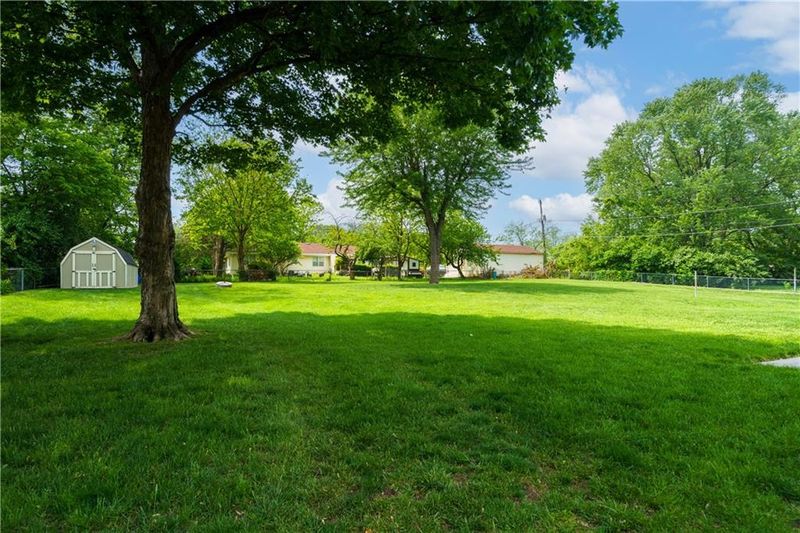 10914 Grandview Rd, Kansas City, MO 64137