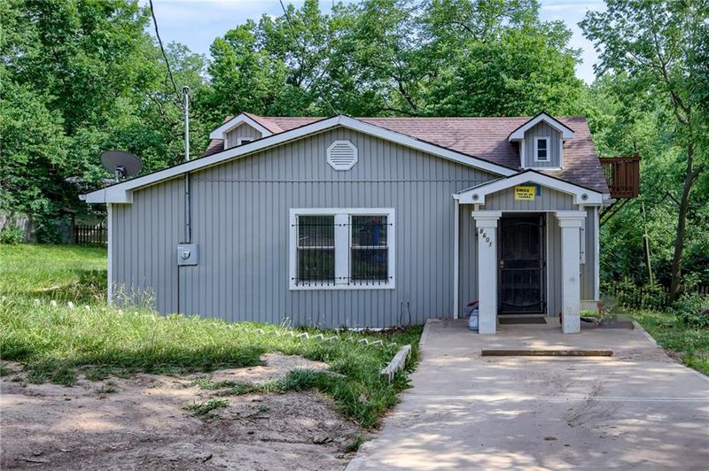 8601 E 16th St, Kansas City, MO 64126