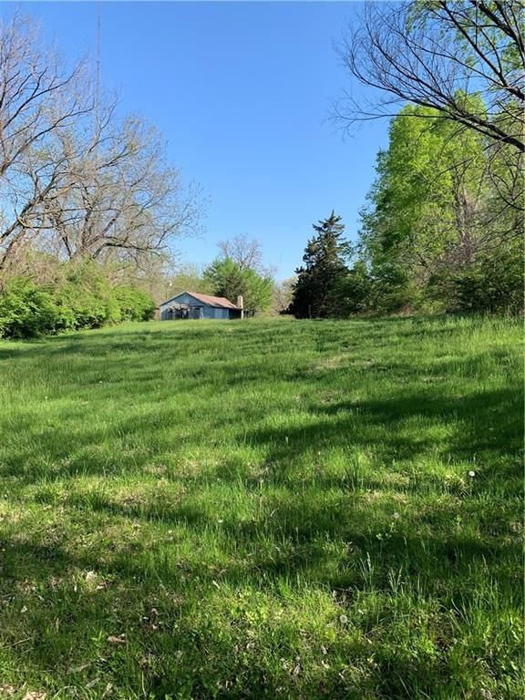 8623 E 29th Ter, Kansas City, MO 64129