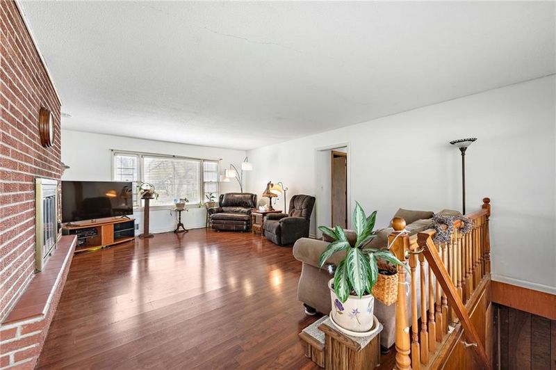 5613 NW Hutson Rd, Kansas City, MO 64151
