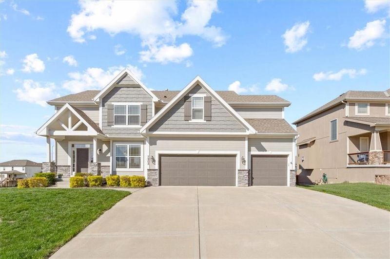 7902 NE 100th St, Kansas City, MO 64157