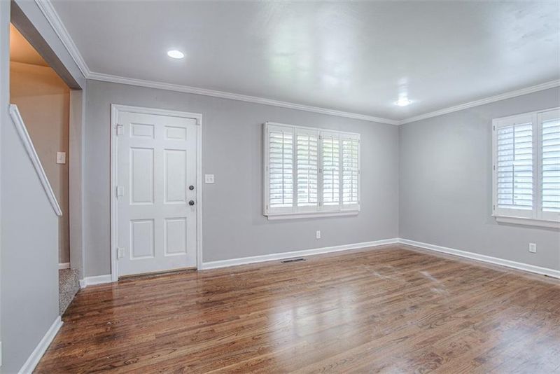 7716 Oak St, Kansas City, MO 64114