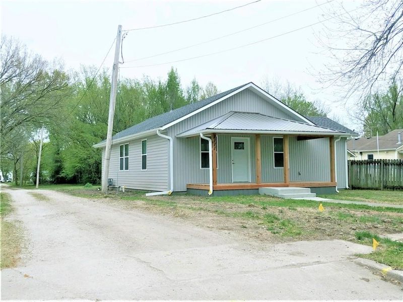 1111 4th St, Osawatomie, KS 66064