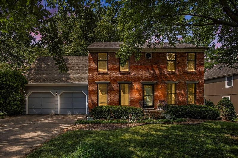 15518 W 89th Pl, Lenexa, KS 66219