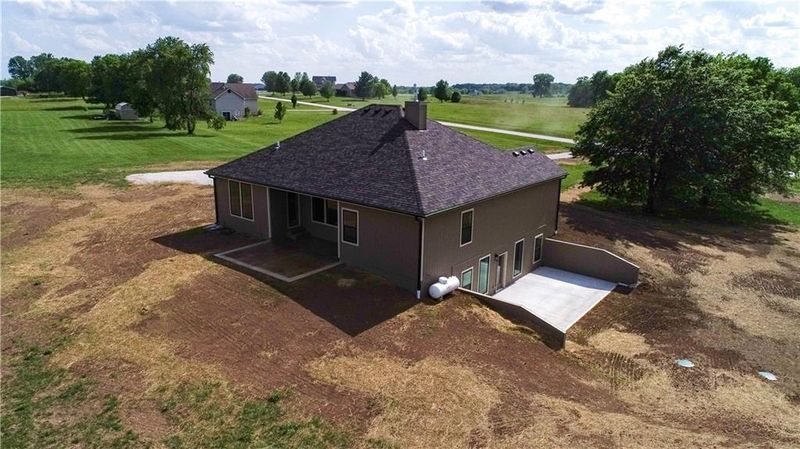823 NW 1911 Rd, Lone Jack, MO 64070