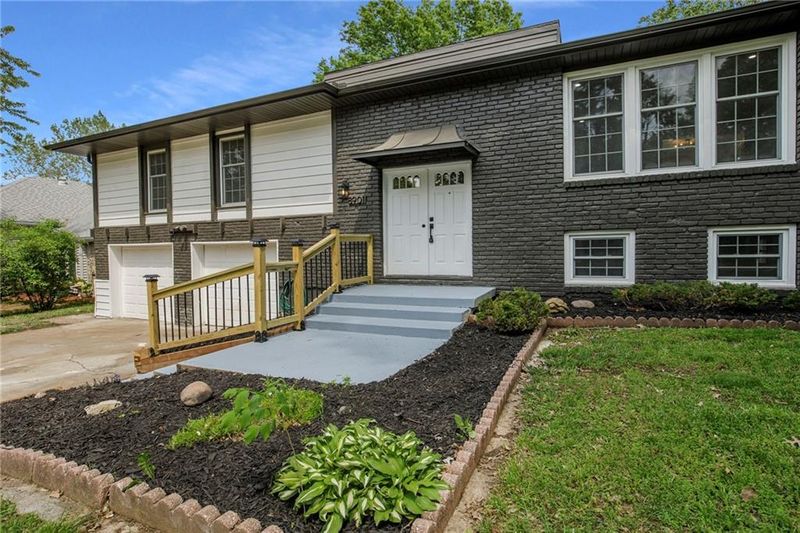 8901 N Mcgee St, Kansas City, MO 64155
