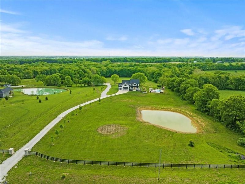 13515 N Eastern Ave, Smithville, MO 64089