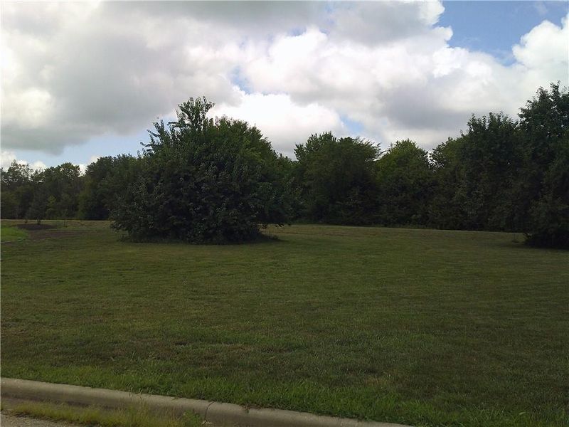 222 E Sundance Dr, Paola, KS 66071