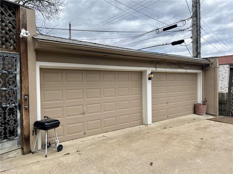 5007 Walnut St, Kansas City, MO 64112