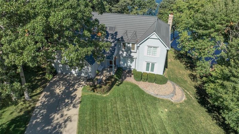 106 NE Edgewater Dr, Lee's Summit, MO 64064