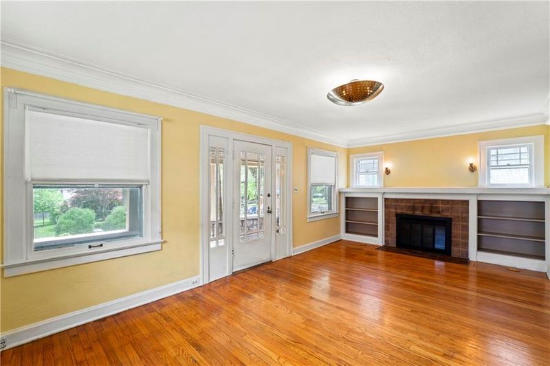 5614 Holmes St, Kansas City, MO 64110