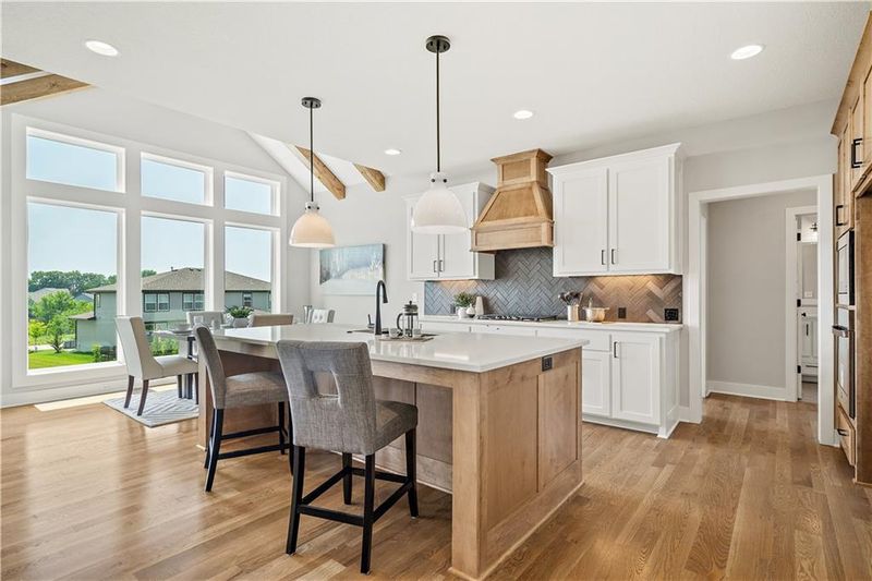 305 NW Ambersham Dr, Lee's Summit, MO 64081