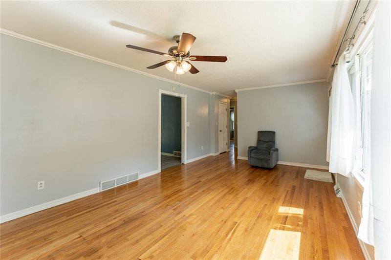 8813 Grandview St, Overland Park, KS 66212