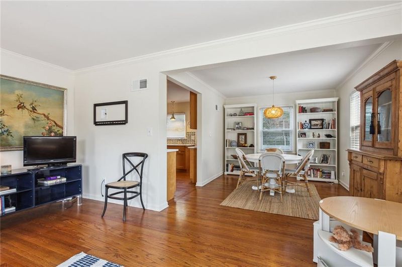 202 E 51st St #202, Kansas City, MO 64112