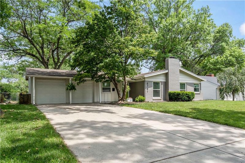 8741 Maple Dr, Overland Park, KS 66207