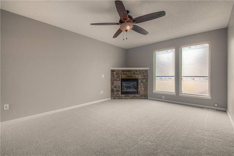 729 E 124th St, Kansas City, MO 64146