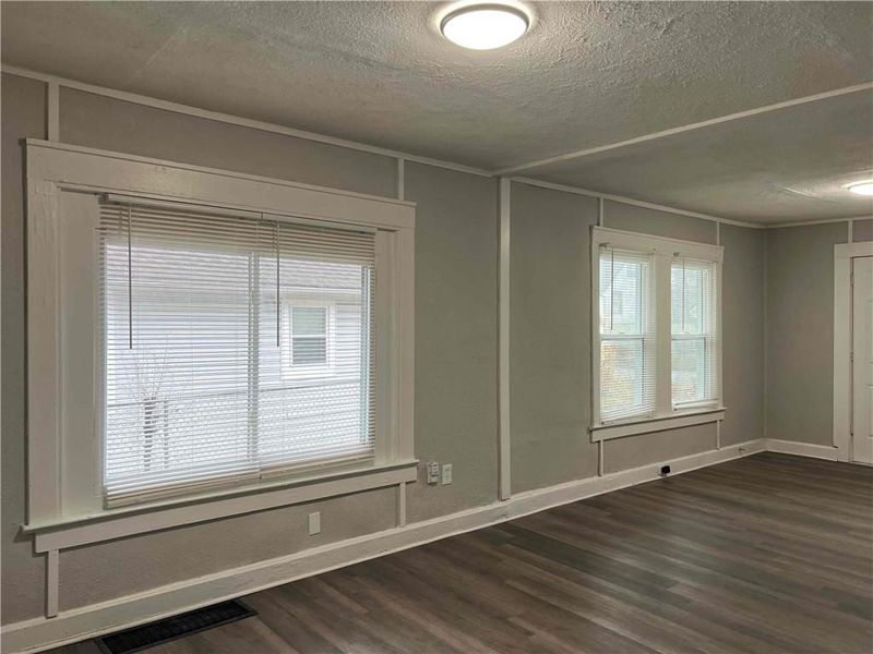 3004 E 72nd St, Kansas City, MO 64132
