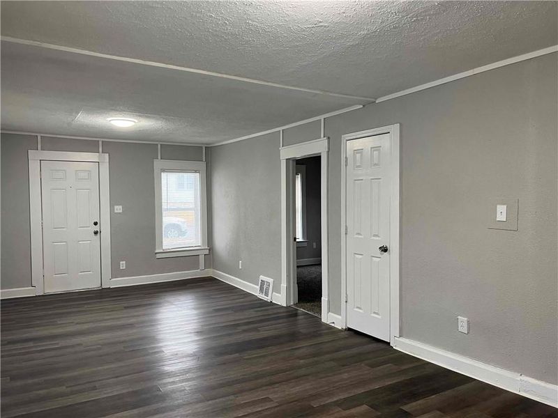 3004 E 72nd St, Kansas City, MO 64132