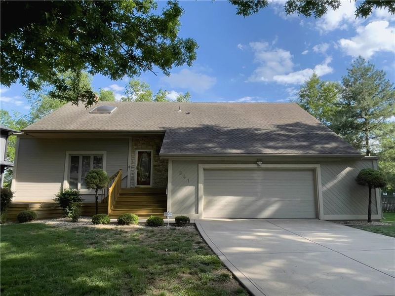 241 E 129th Ter, Kansas City, MO 64145