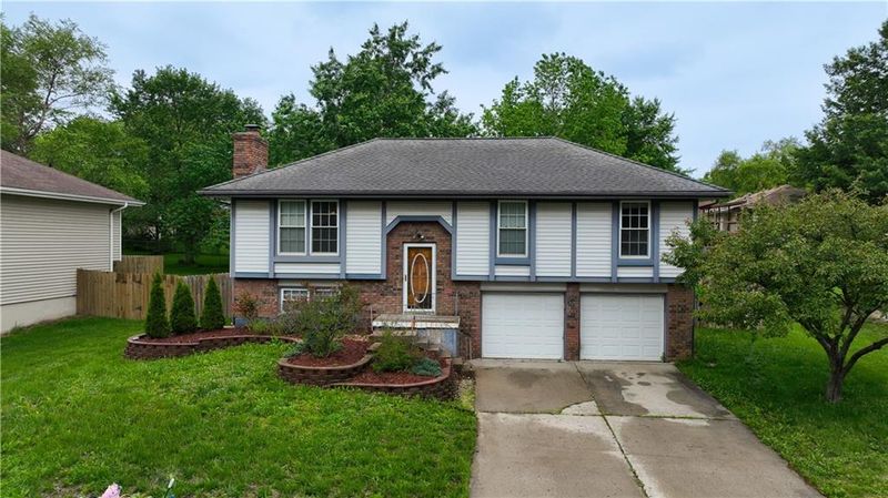 7724 N Stoddard Ave, Kansas City, MO 64152
