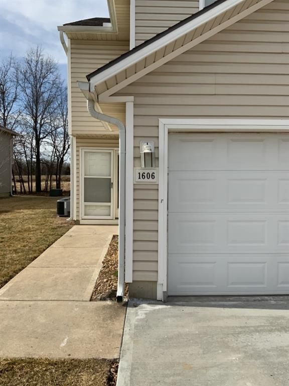 1616 Garden Ter, Harrisonville, MO 64701