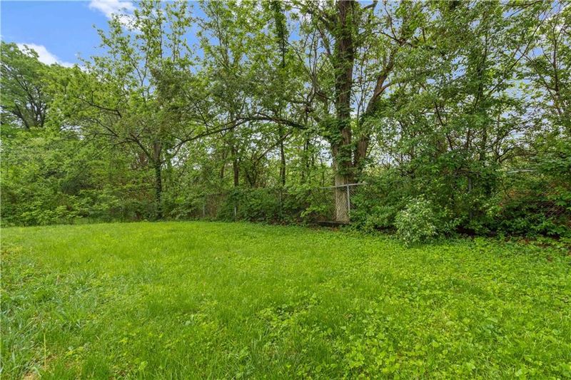 8005 E 102nd St, Kansas City, MO 64134
