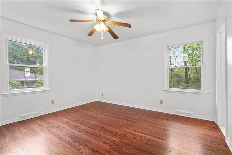 8005 E 102nd St, Kansas City, MO 64134