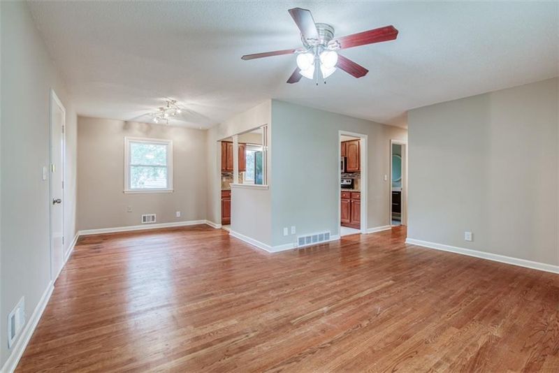 4913 Evanston Ave, Kansas City, MO 64133