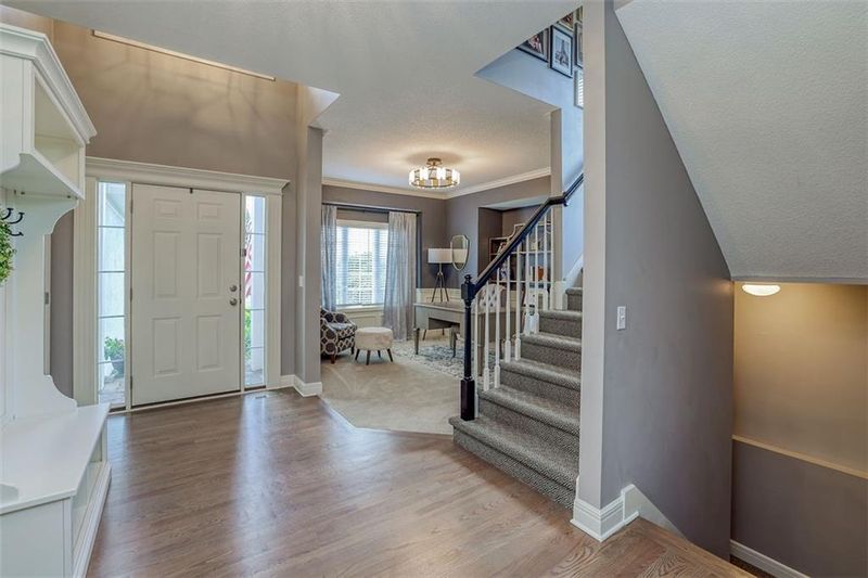 2524 SW Kenwill Ct, Lee's Summit, MO 64082