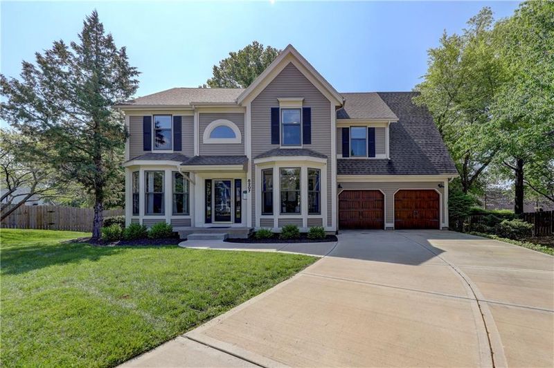 8207 W 150th St, Overland Park, KS 66223