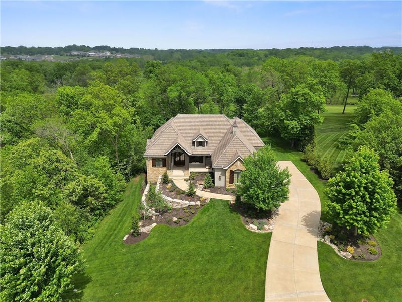 16401 Turnberry Dr, Loch Lloyd, MO 64012