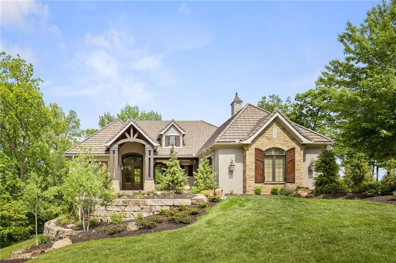 16401 Turnberry Dr, Loch Lloyd, MO 64012