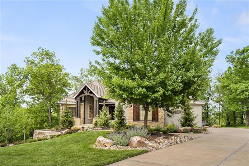 16401 Turnberry Dr, Loch Lloyd, MO 64012