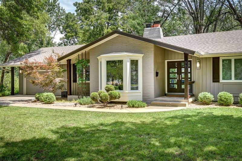 9611 Canterbury St, Overland Park, KS 66206