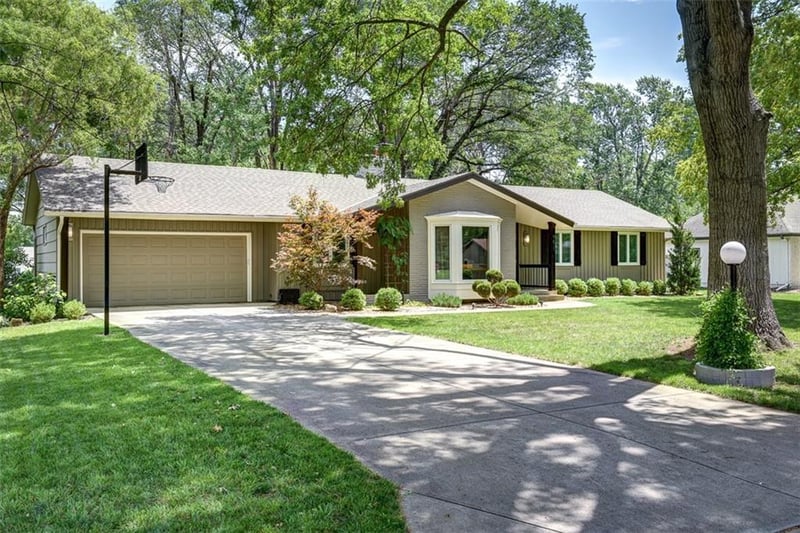 9611 Canterbury St, Overland Park, KS 66206