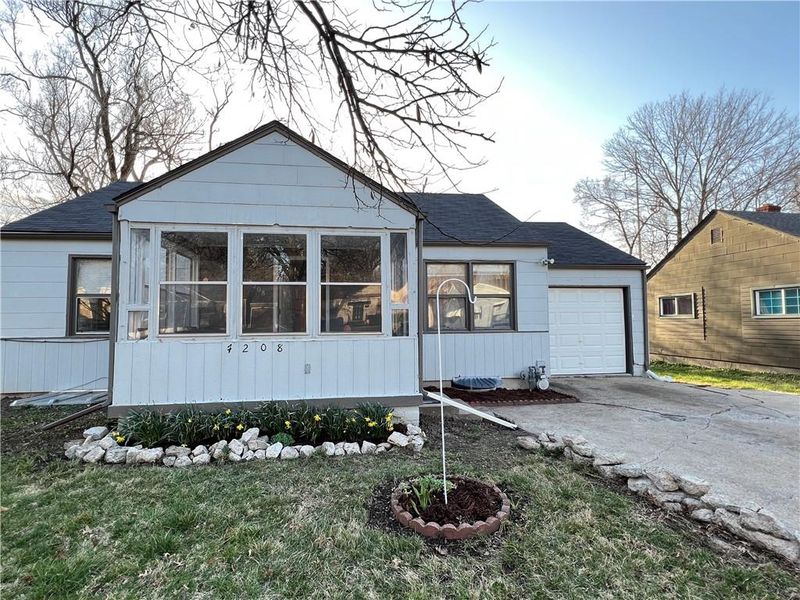 7208 Forest Ave, Kansas City, MO 64131