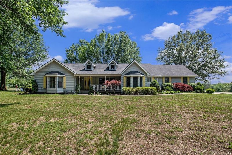 18203 Kristi Rd W, Liberty, MO 64068